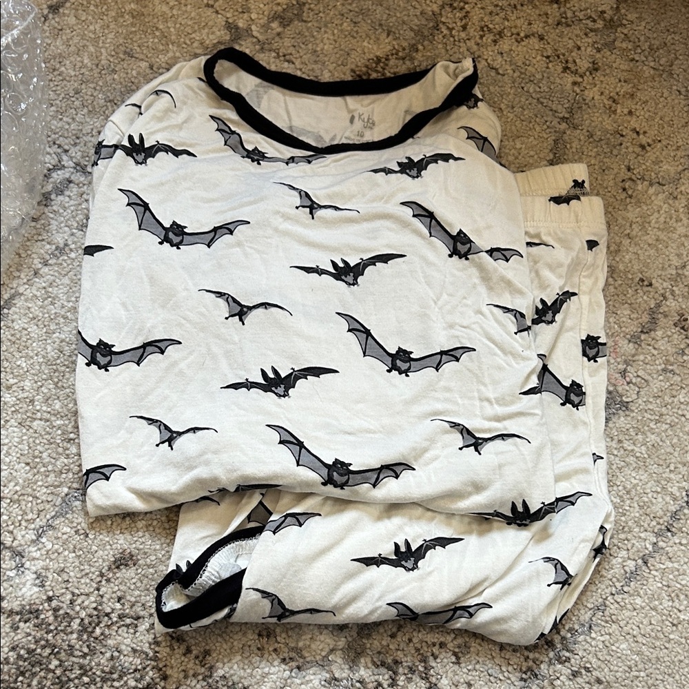 Kyte BABY White and Black Bat-Print Kids Pajama Set